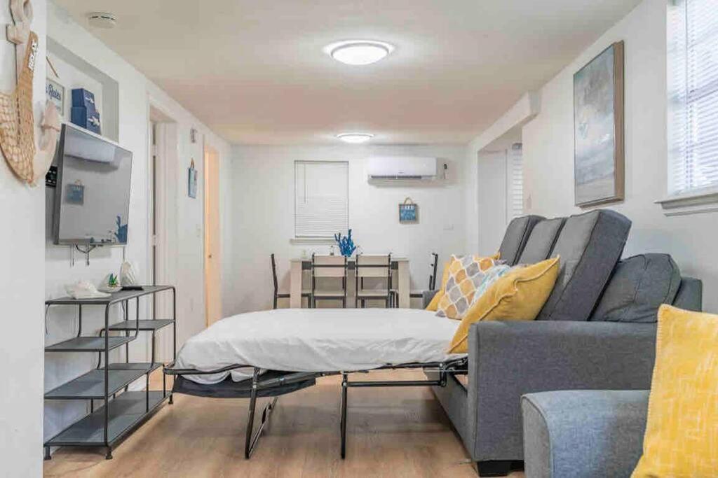 Lovely 2 Bedrooms, Steps Away From The Beach. Bradenton Beach Exteriör bild